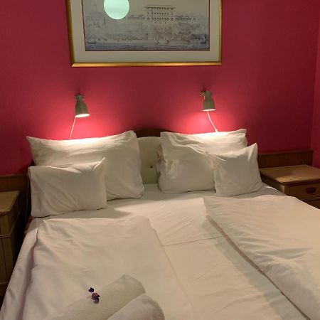 Hotel Omnibusz ブダペスト エクステリア 写真