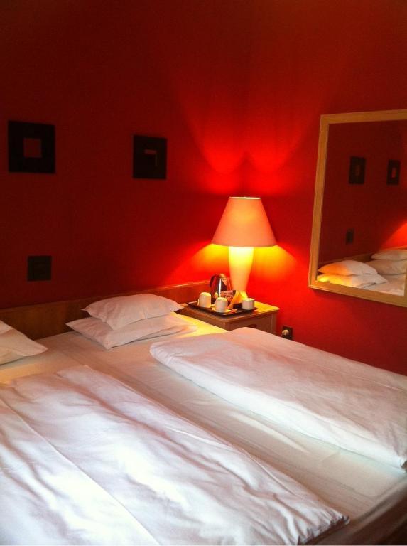 Hotel Omnibusz ブダペスト エクステリア 写真