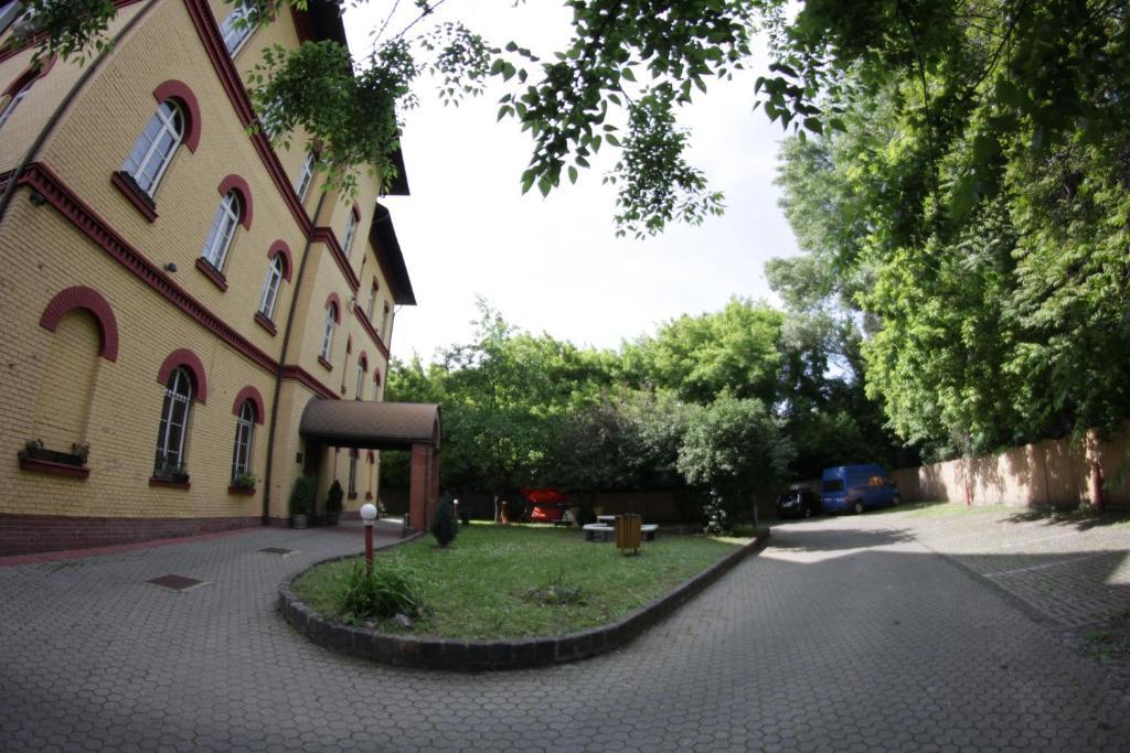 Hotel Omnibusz ブダペスト エクステリア 写真