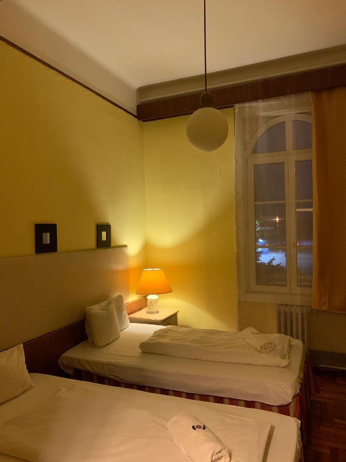 Hotel Omnibusz ブダペスト エクステリア 写真
