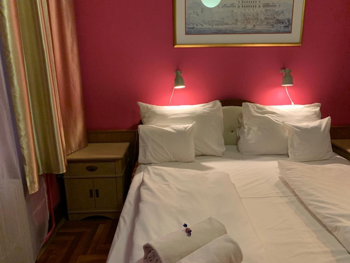 Hotel Omnibusz ブダペスト エクステリア 写真
