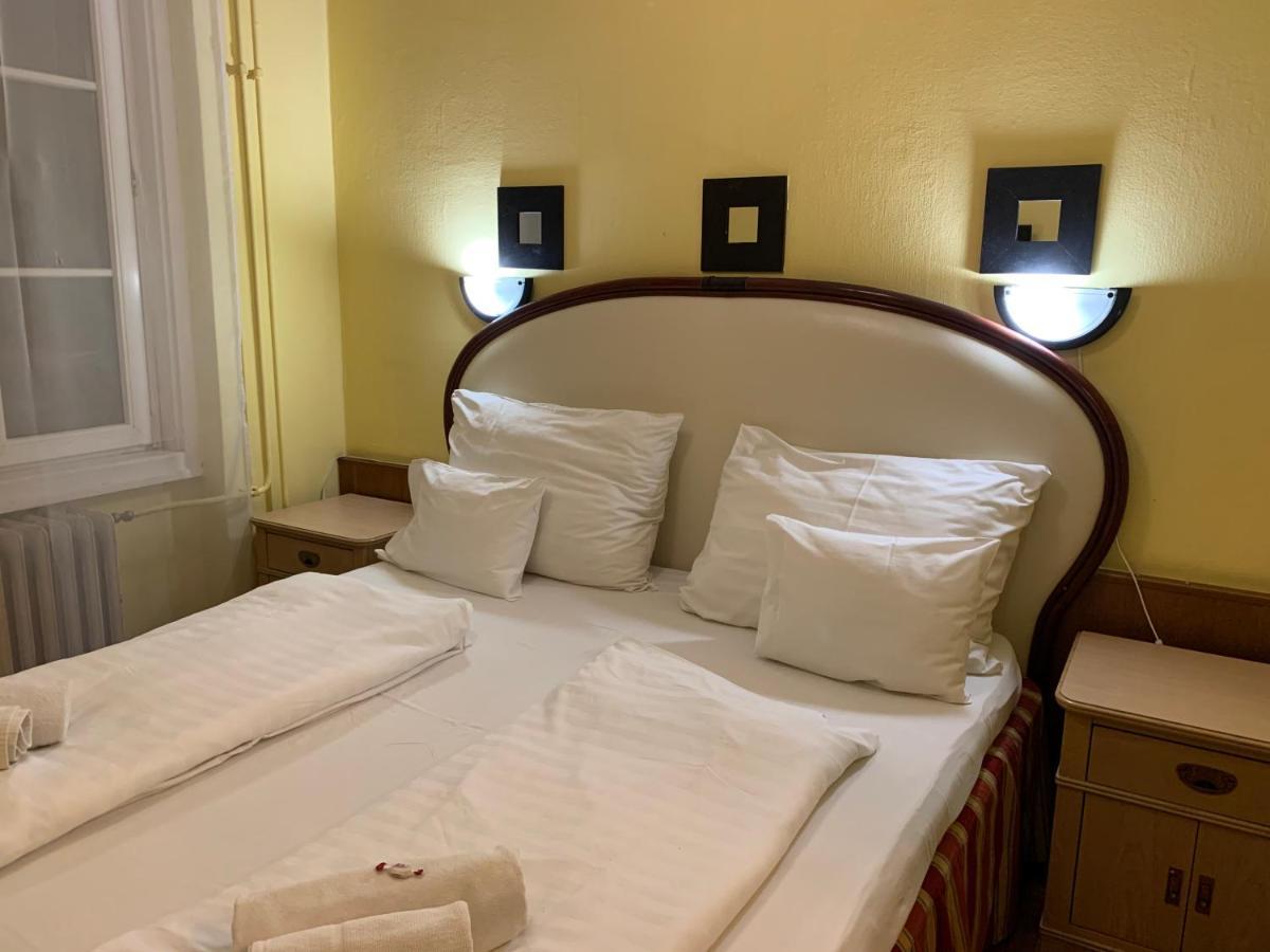 Hotel Omnibusz ブダペスト エクステリア 写真