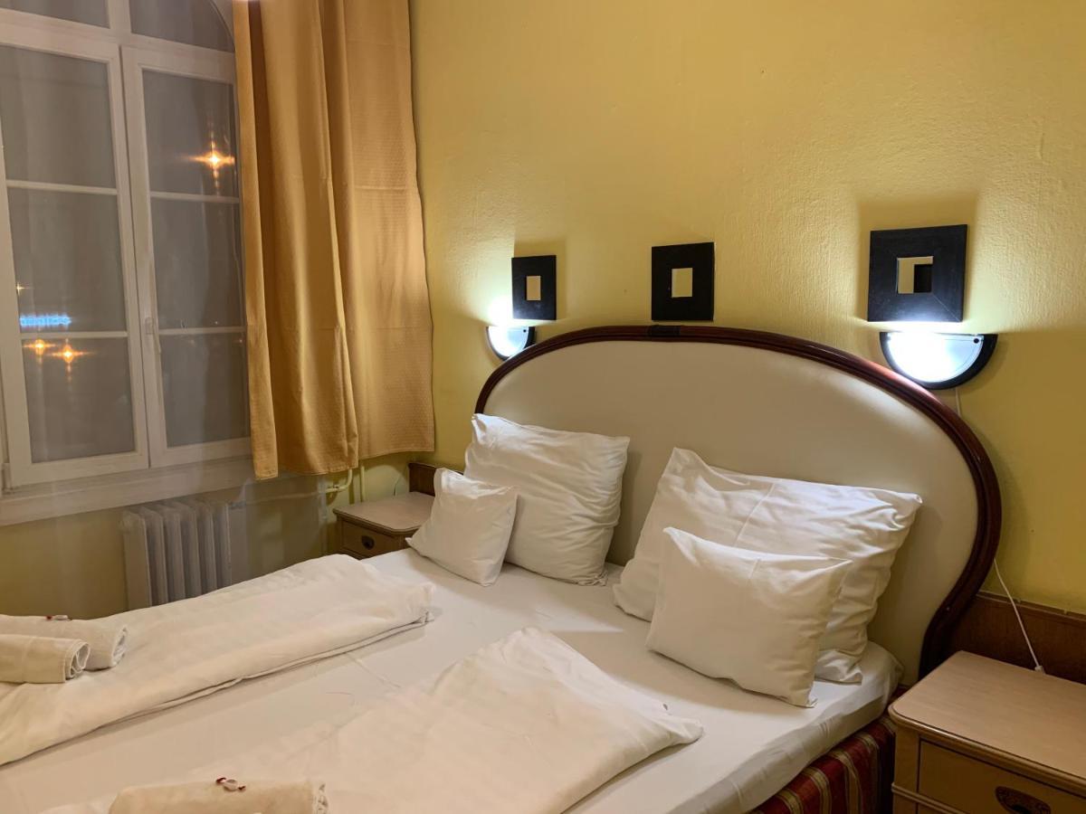Hotel Omnibusz ブダペスト エクステリア 写真