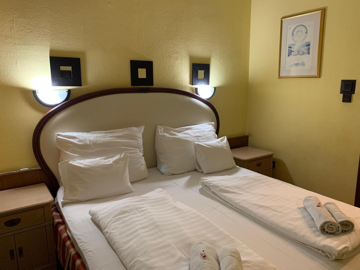 Hotel Omnibusz ブダペスト エクステリア 写真