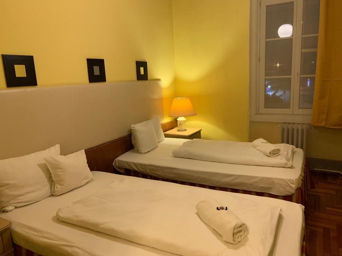 Hotel Omnibusz ブダペスト エクステリア 写真